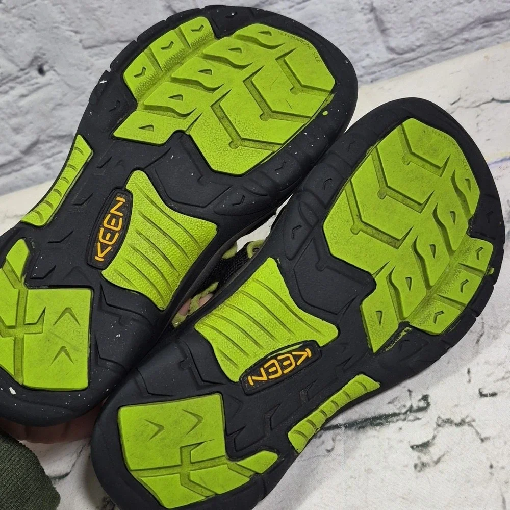 Keen Newport H2 Waterproof Shoes Big Boys 3 Black Lime Green 1009965